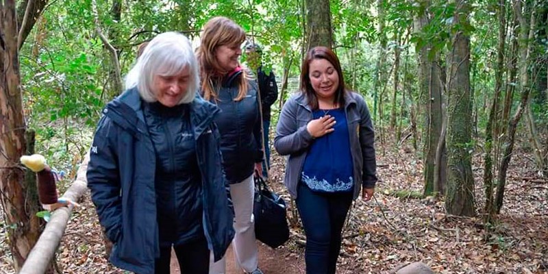 Bernardita Amolef, junto a Antonella Pellegrini gerenta de Sostenibilidad y Relacionamiento Comunitario de Enel Chile