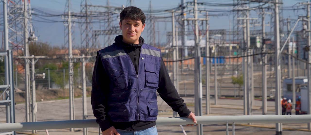 Brayan Bravo, alumno de Técnico en Electricidad y Automatización Industrial de Duoc UC.