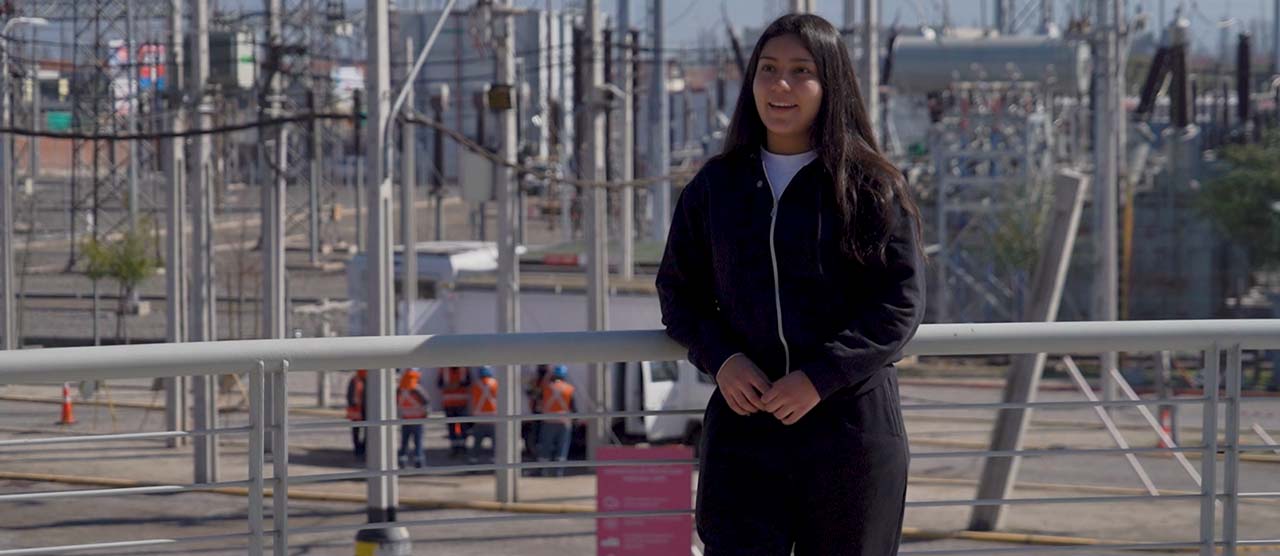 Javiera Orellana, alumna de Técnico en Electricidad y Automatización Industrial de Duoc UC.