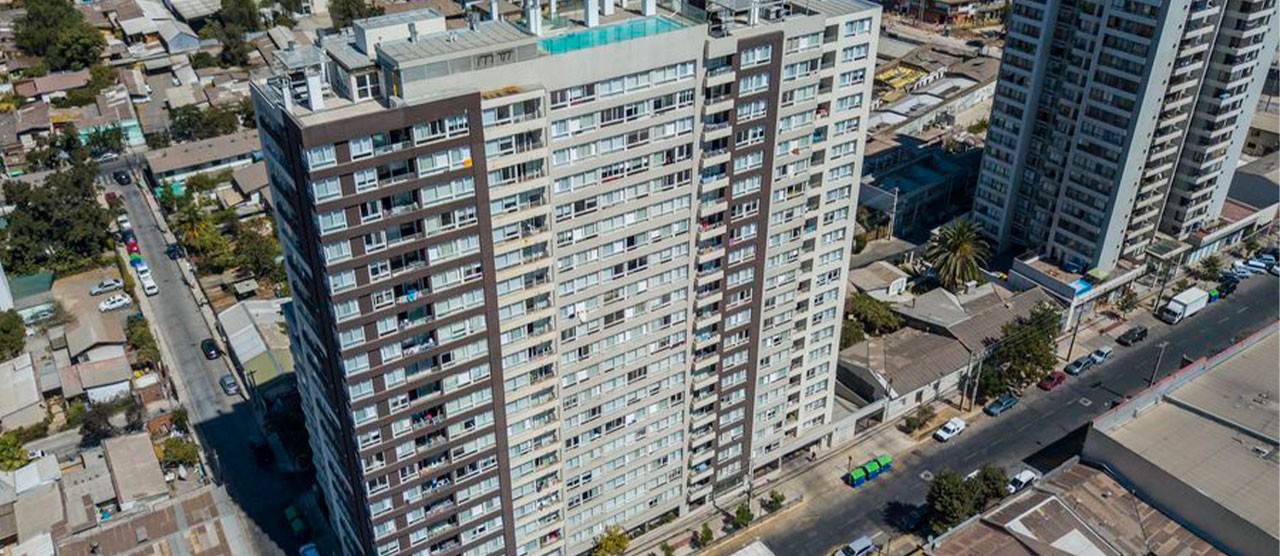 fachada edificio con sistema de agua caliente sanitaria